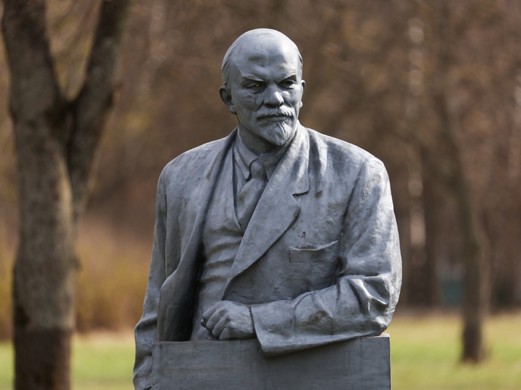 7 ноября отмечают День Великой Октябрьской Социалистической Революции и День холодца