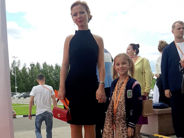 Актриса Елена Захарова рассказала о первых успехах дочери в кино