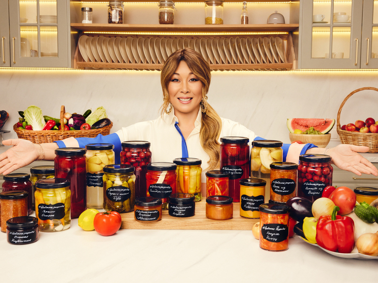 Анита Цой решила приобщить американских звёзд к русским соленьям