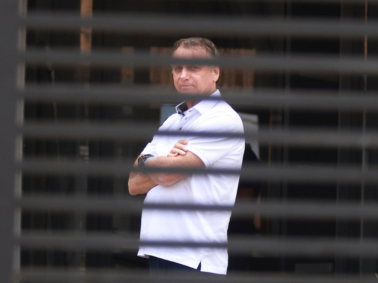 Болсонару назвал повреждение паяльником электронного браслета «припадком»