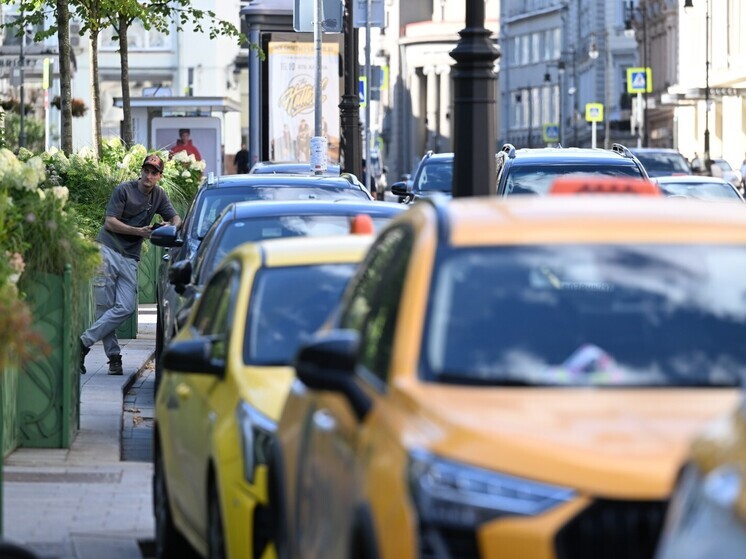 Артиста Большого московского цирка Артема Бобцова отказались везти в такси