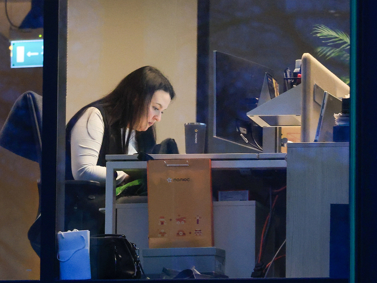 Половина россиян жиреют на работе из-за сидячего режима