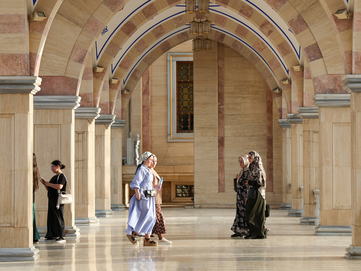 Молодым чеченкам пообещали «воспитательные беседы» о ношении платков