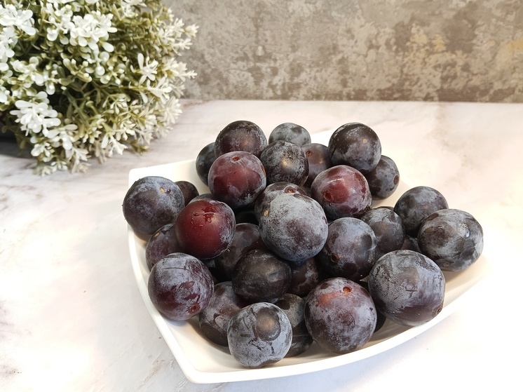 Россиянам рассказали, что приготовить из сливы