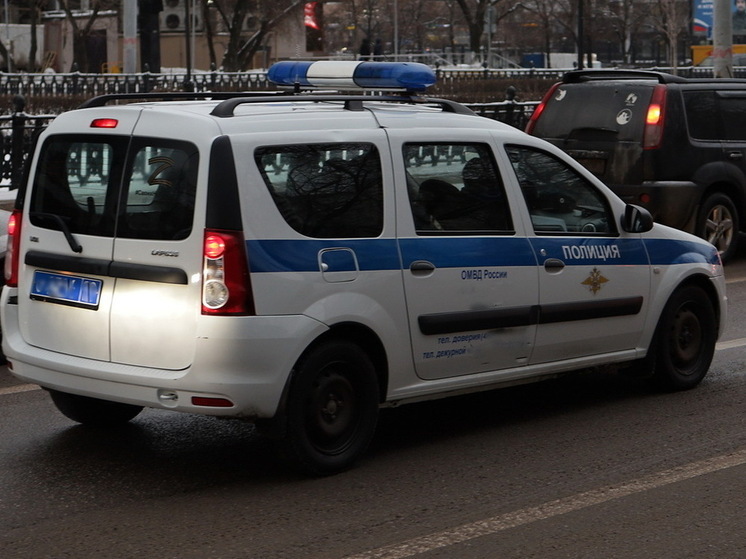 В Оренбурге десятки мужчин в черном и с нашивками вышли на улицы