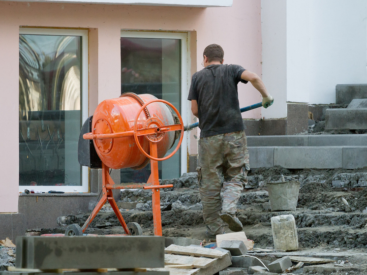 Экс-губернатор Сахалина Хорошавин осваивает профессию бетонщика в колонии