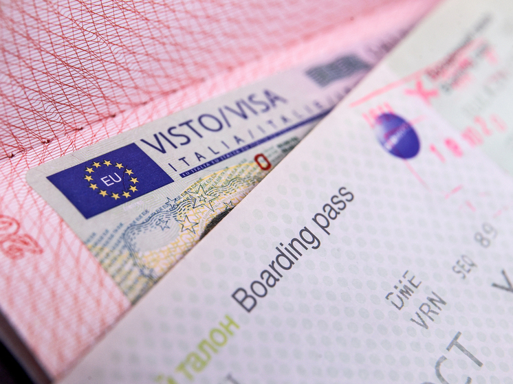 Эксперт Абасов считает, что полного запрета на въезд в ЕС россиянам не будет