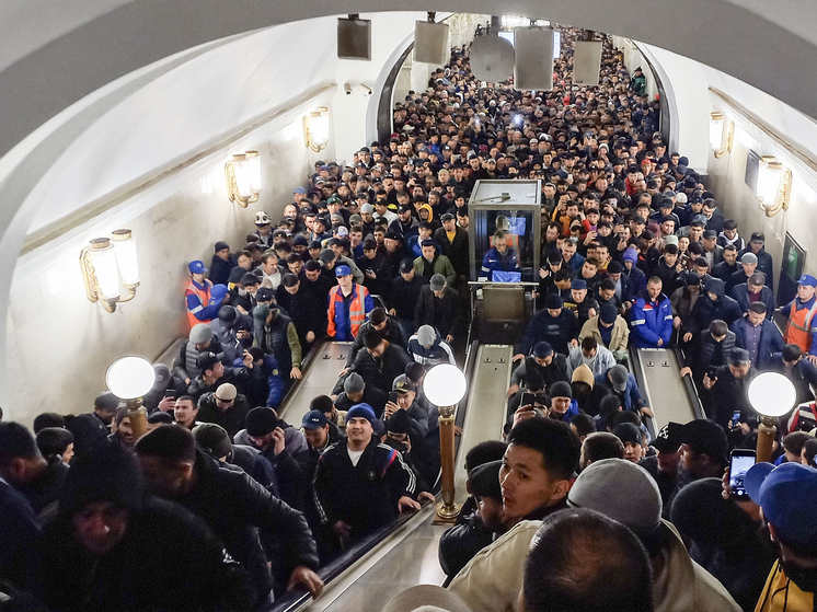 Пассажиры метро назвали топ раздражающих факторов: рюкзаки на первом месте