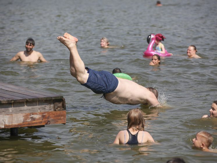 Купальный сезон в России близится к завершению