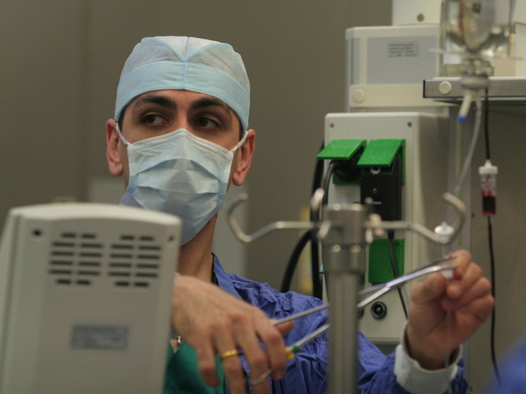 Хирурги рассказали о рисках пластики для юных: «Возможны эндокринные нарушения»