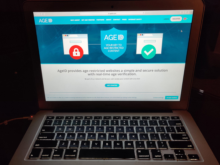 В Британии вводят жесткий запрет на порно с удушением