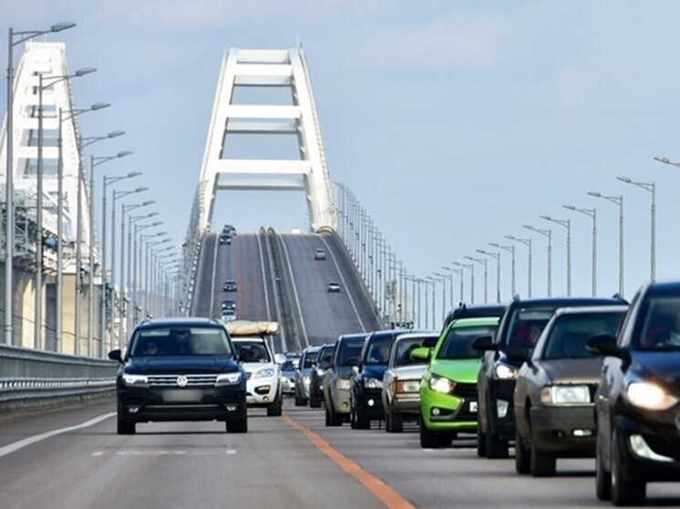 Крымский мост временно перекрыли для движения автотранспорта