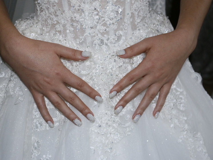 Житель Индонезии обменял жену на корову и деньги из-за ее измены