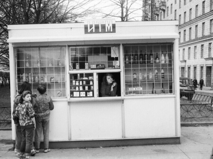 35 лет назад отменили «сухой закон»: как россияне перешли на «Рояль» и «Амаретто»