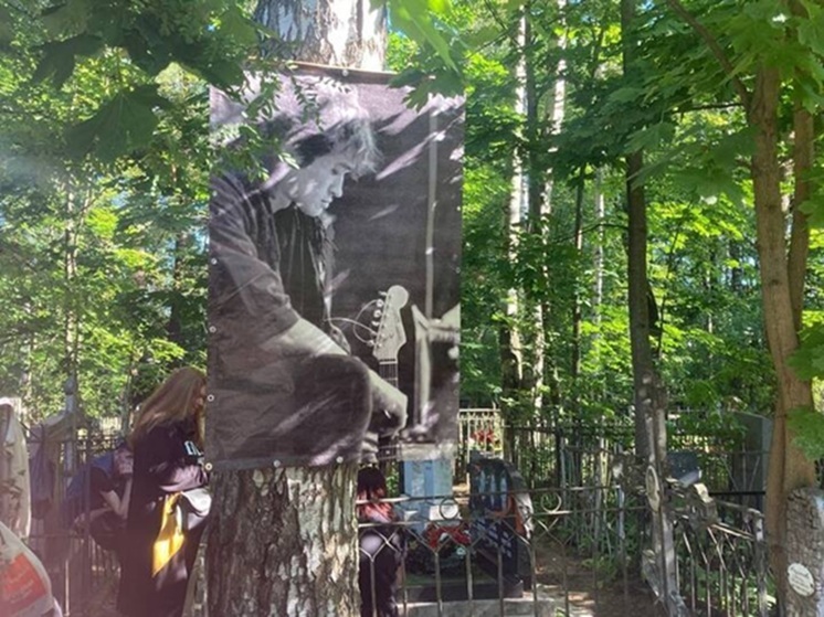 Неадекватные фанаты «Кино» и КиШ осквернили могилы на «рокерском» кладбище Петербурга