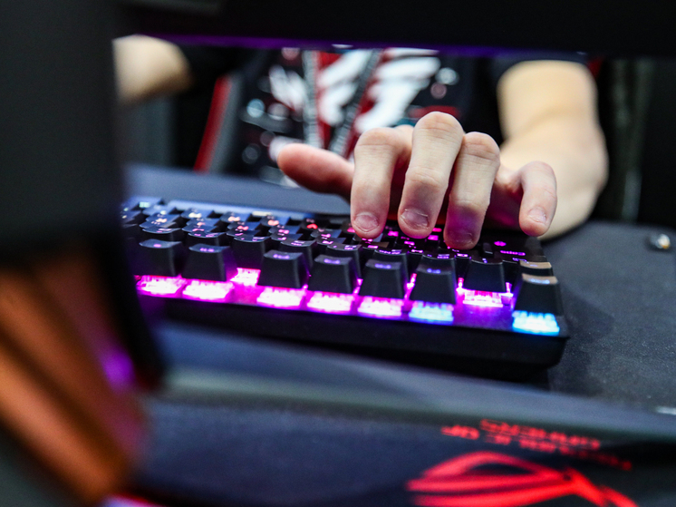 Пары начали расставаться из-за виртуальных измен в Sims 4