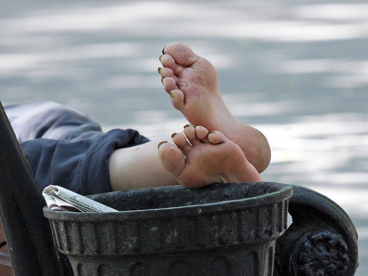 Педикюрщицы рассказали об в теплые месяцы обилии клиентов обоего пола без трусов