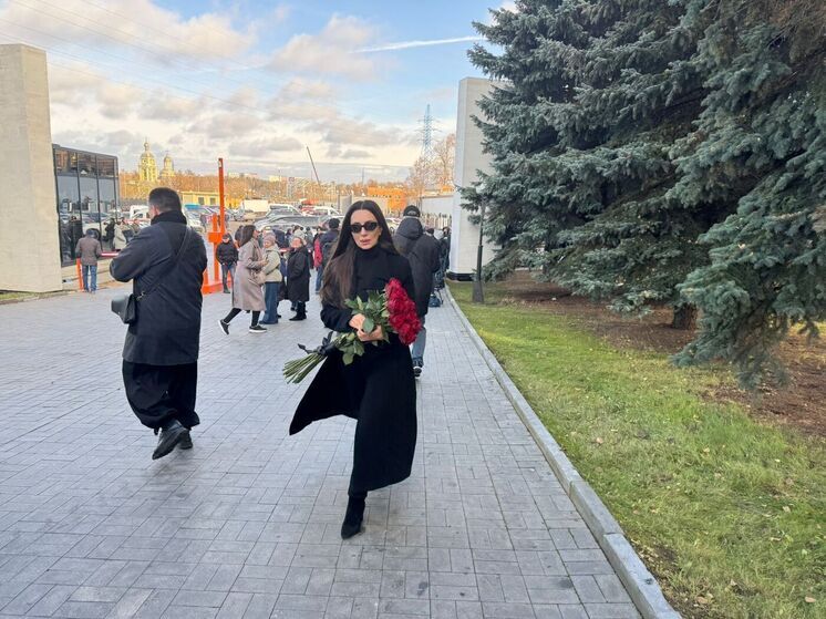 "Переживаю за Лялечку": Зара на прощании с Юрием Николаевым высказала беспокойство по поводу вдовы