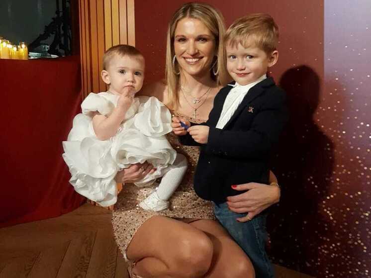 Женя Малахова впервые показала маленьких детей