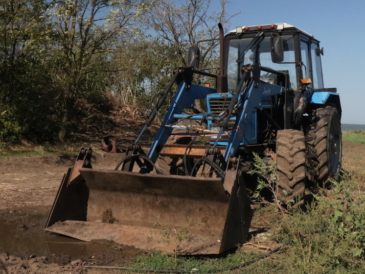 Погибшую под трактором в Якутии девочку не могут похоронить две недели