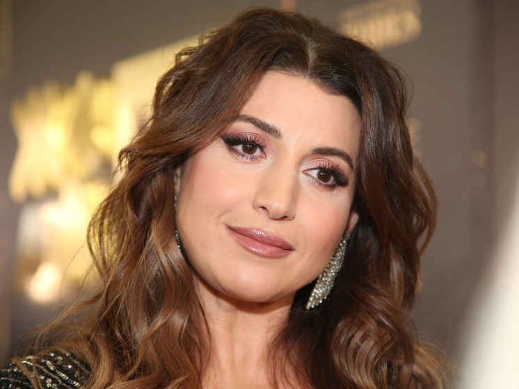 Певица Жасмин впервые стала бабушкой