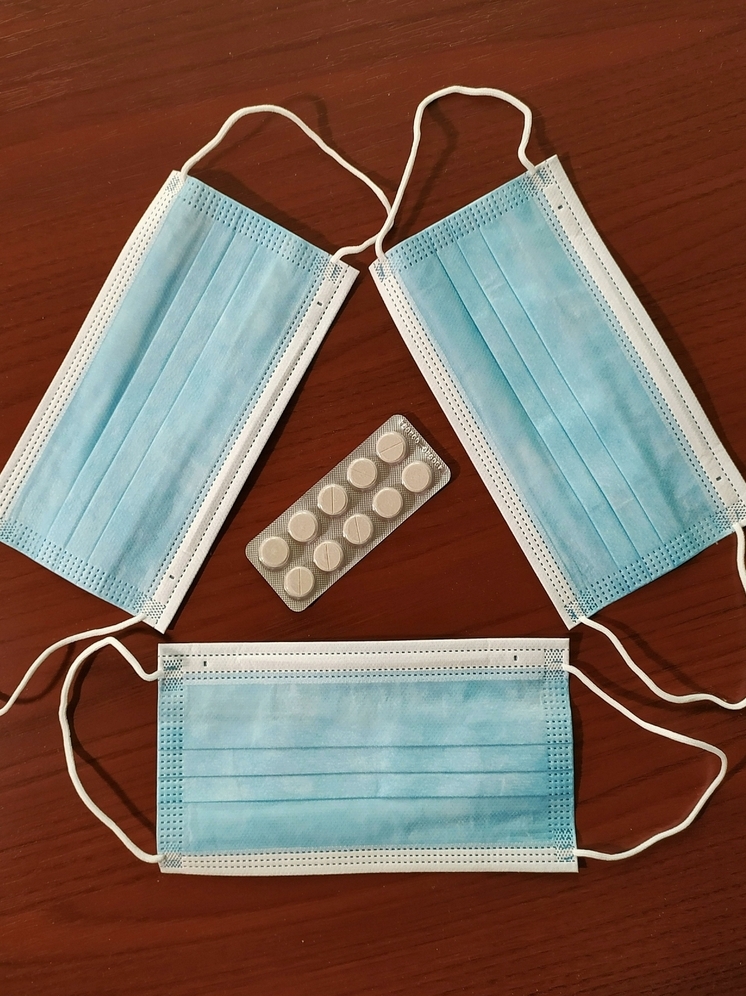 Россиян вновь призвали носить маски и вакцинироваться из-за коронавируса