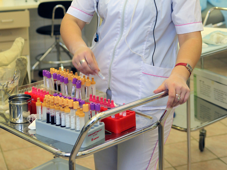 Их лежат десятки, может быть, сотни тысяч с непонятными статусами и сроками хранениями. И старше 30 лет, возможно, тоже