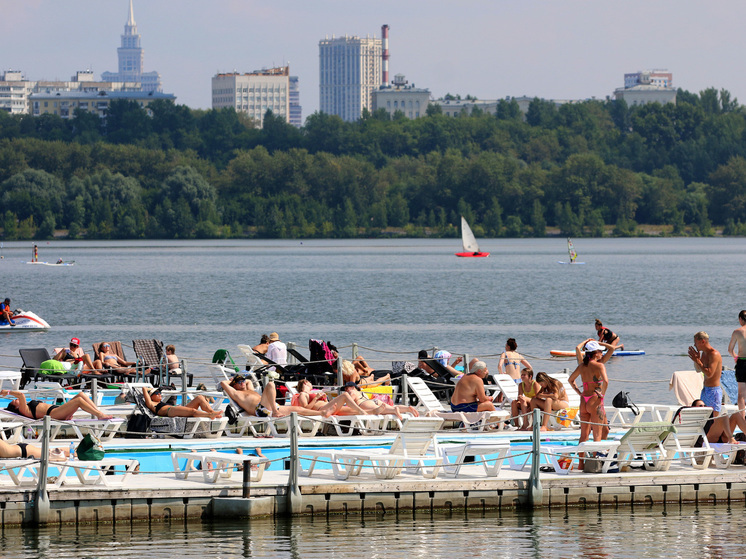 Синоптик Леус сообщил о завершении купального сезона в Москве