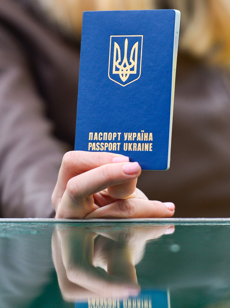 РИА: в РФ не пустили украинку, которая 3 года не общалась с родными на русском