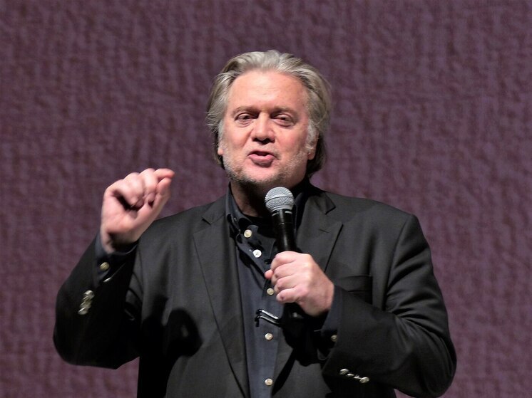 Подручный Трампа Стив Бэннон помогал педофилу Эпштейну уходить от ответственности