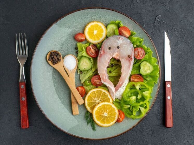 Нутрициолог Гусева рассказала, как рыбный белок отбивает желание съесть десерт