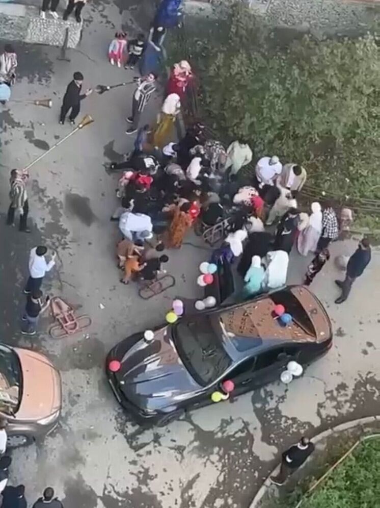 В Екатеринбурге сняли на видео свадьбу мигрантов в районе Сортировка
