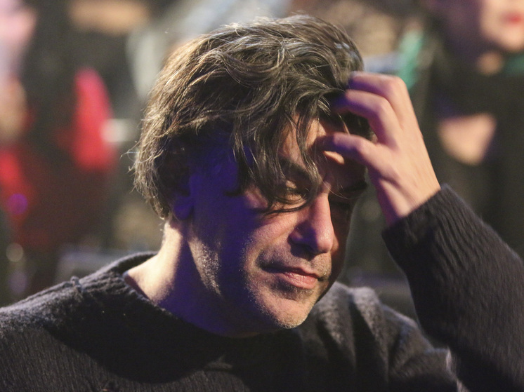 Девушки из эскорта пересчитывают гонорар в билеты на «Кабалу святош»