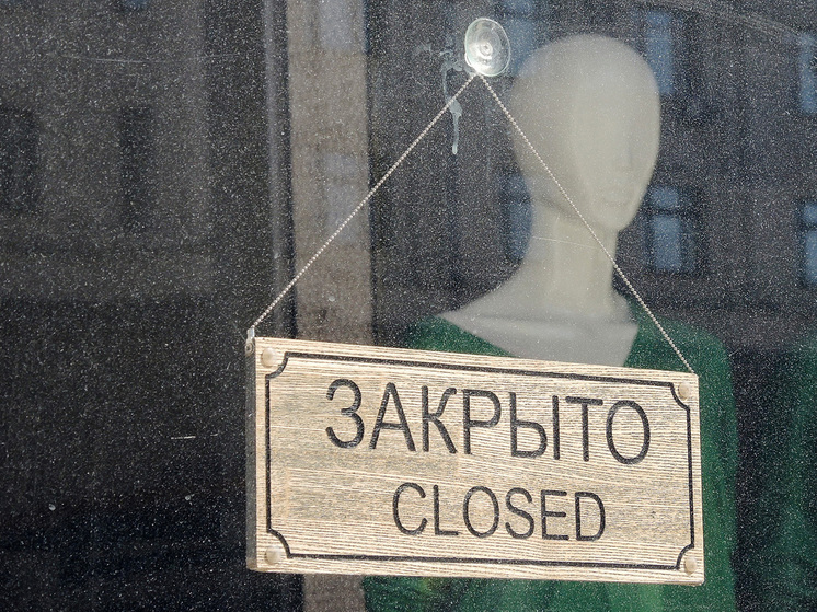 Оффлайн-магазины одежды и обуви массово уходят из торговых центров России