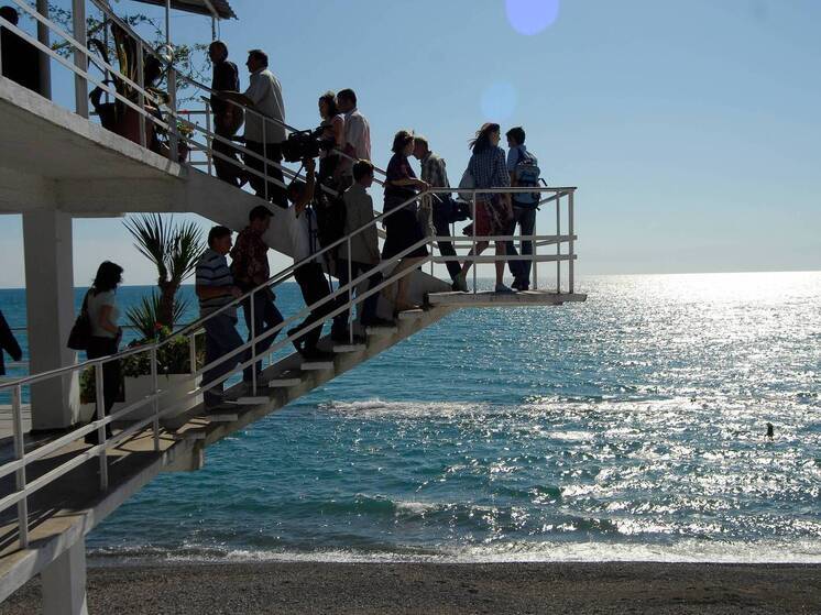 Водитель автобуса из Абхазии заявил, что любит россиян, так как они везут в республику деньги