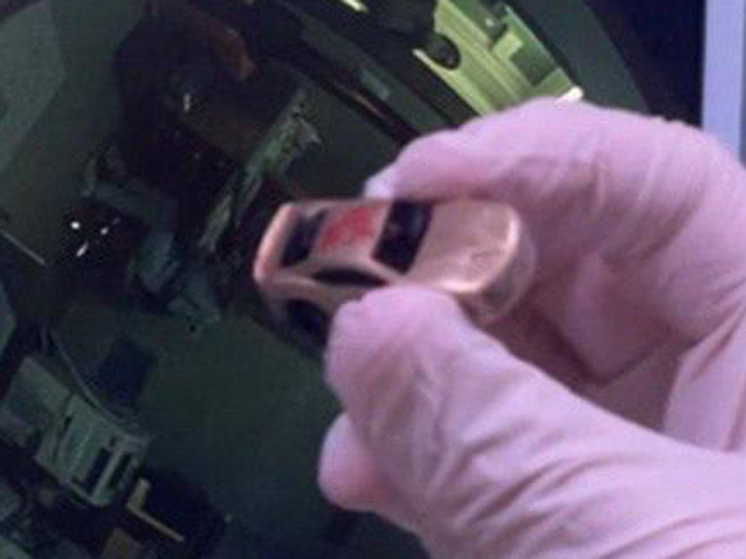 Малыш проглотил пластмассовую машинку во время игры