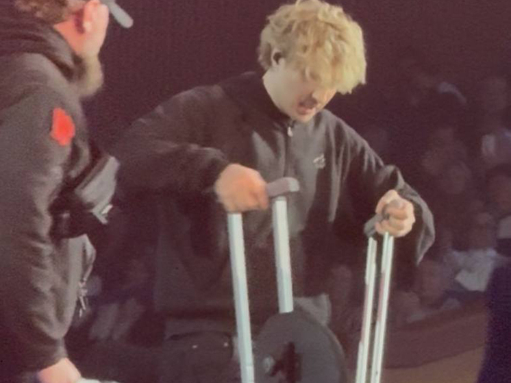 Егор Крид получил серьезную травму ноги